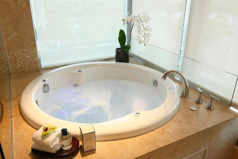 Jet Luxury At The Trump Waikiki Oahu ภายนอก รูปภาพ